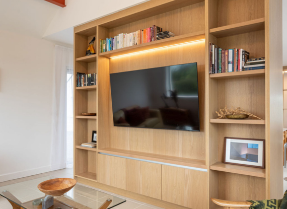 Consistent Use of Natural Oak Contemporary Kitchen - Consistent Use of Natural Oak