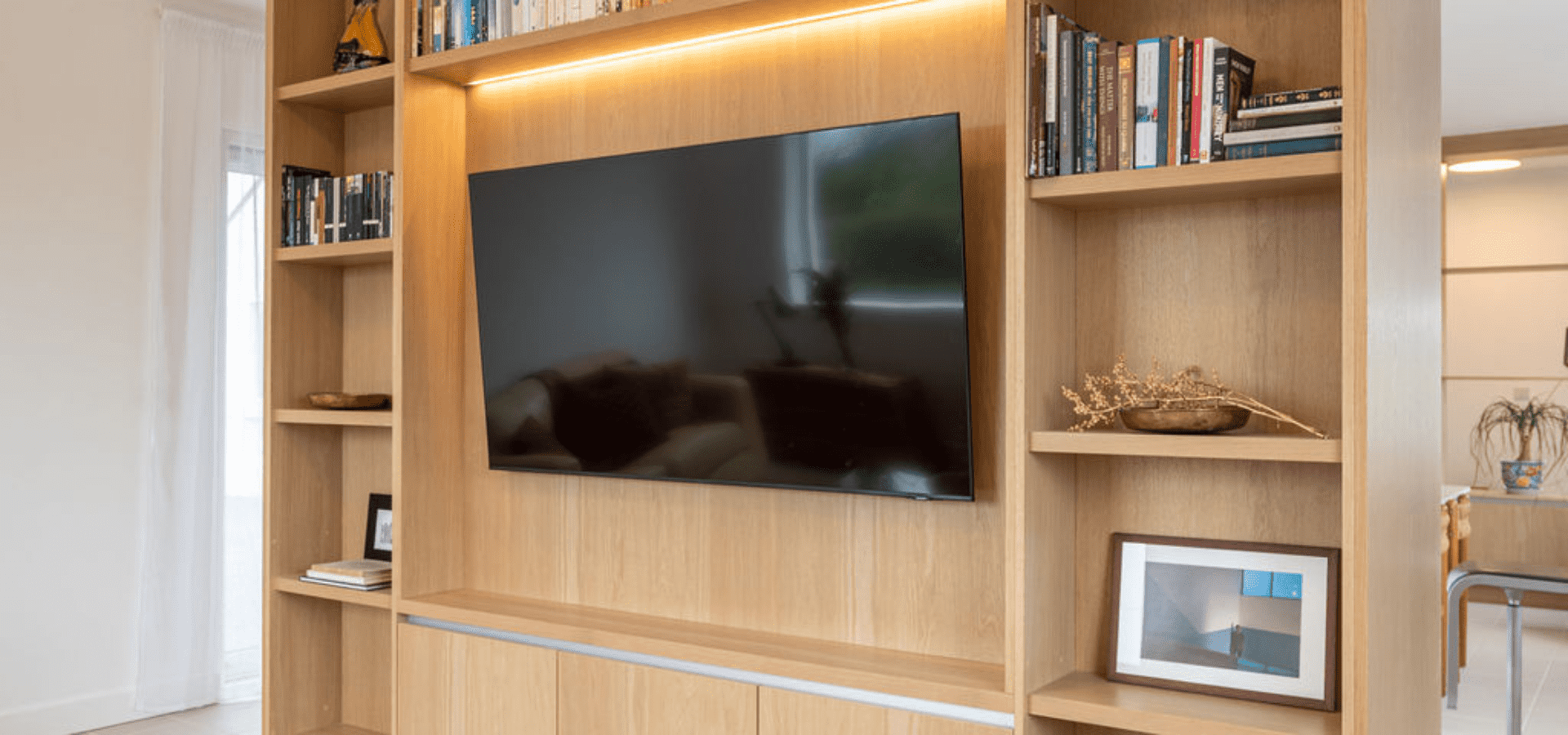 Contemporary Kitchen in Co. Roscommon – A Floating Kitchen in Natural Oak Gallery Image 9