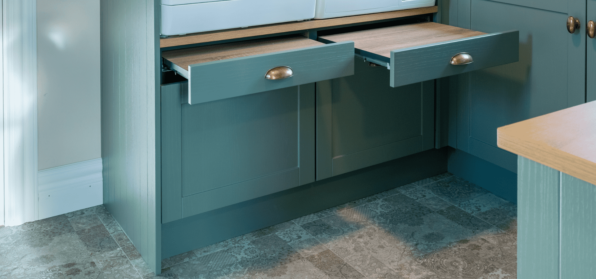 Classic Kitchen in Co. Mayo – Snow and Reed Green - Gallery Image 11