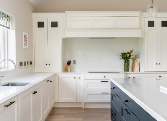 4. Crafted to Stand the Test of Time Classic Kitchen - Aylesbury Porcelain & Harvard Highlights Image 4