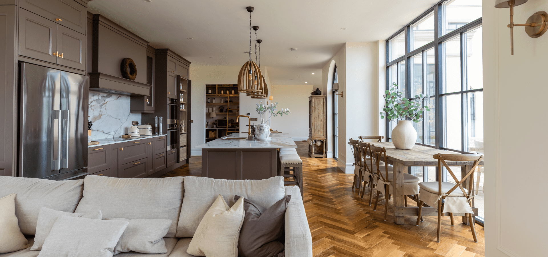Award-Winning Classic Kitchen in Co. Offaly – Aylesbury London Clay - Gallery Image 2