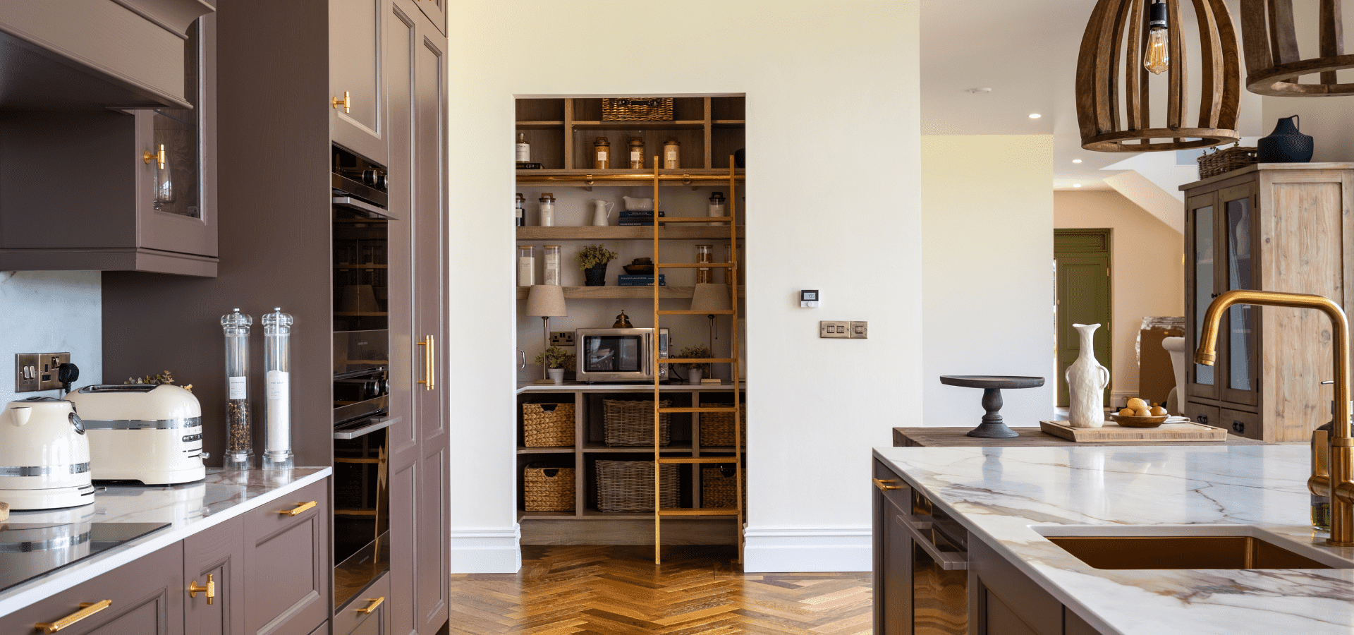 Gallery Image 3 Award-Winning Classic Kitchen in Co. Offaly – Aylesbury London Clay - Gallery Image 3