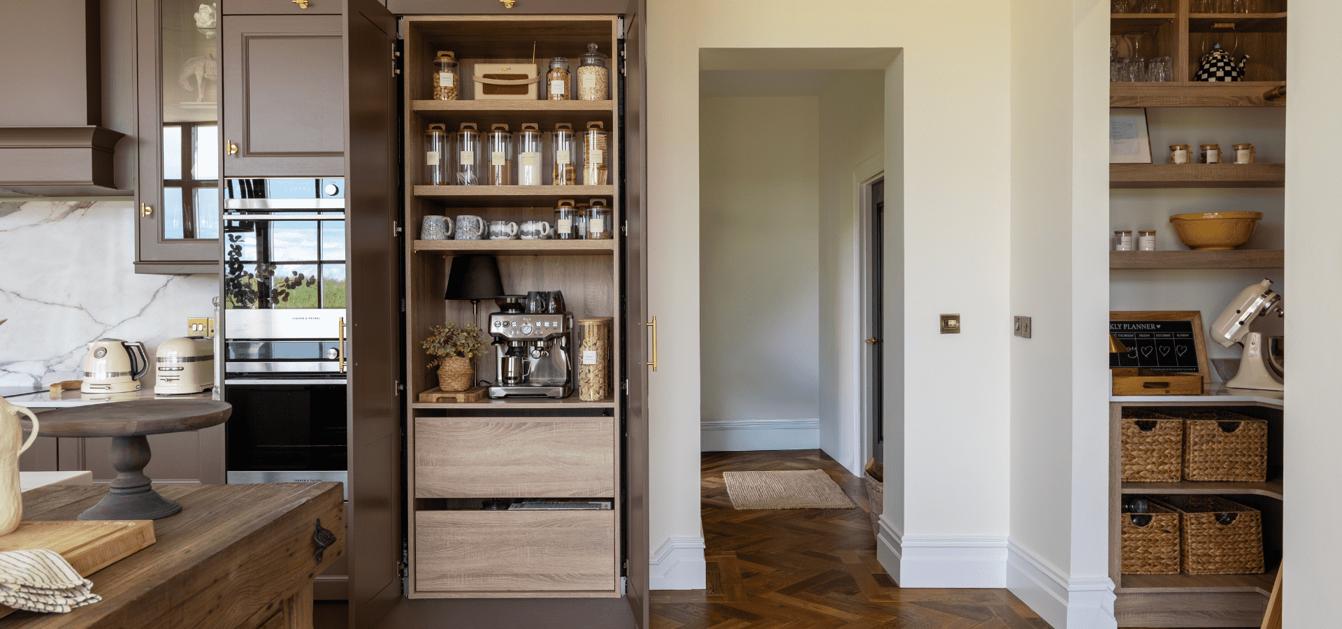 Award-Winning Classic Kitchen in Co. Offaly – Aylesbury London Clay - Gallery Image 4