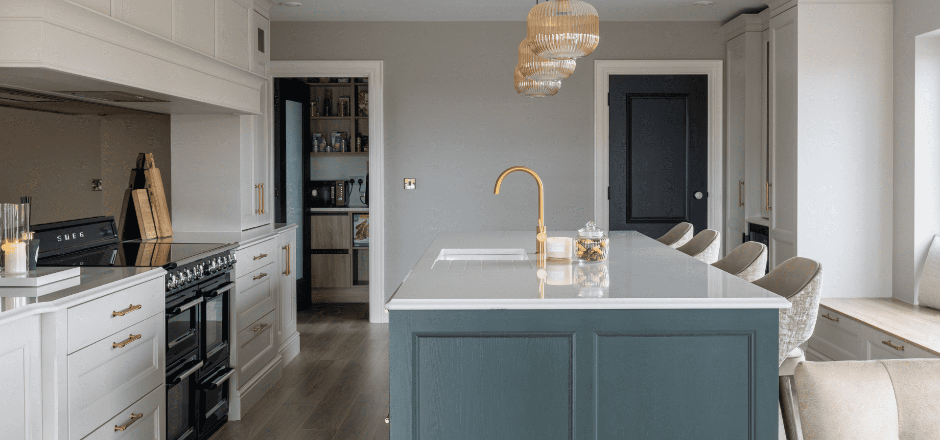 Classic Kitchen - Aylesbury - Powder and Hunter Green - Gallery Image 3
