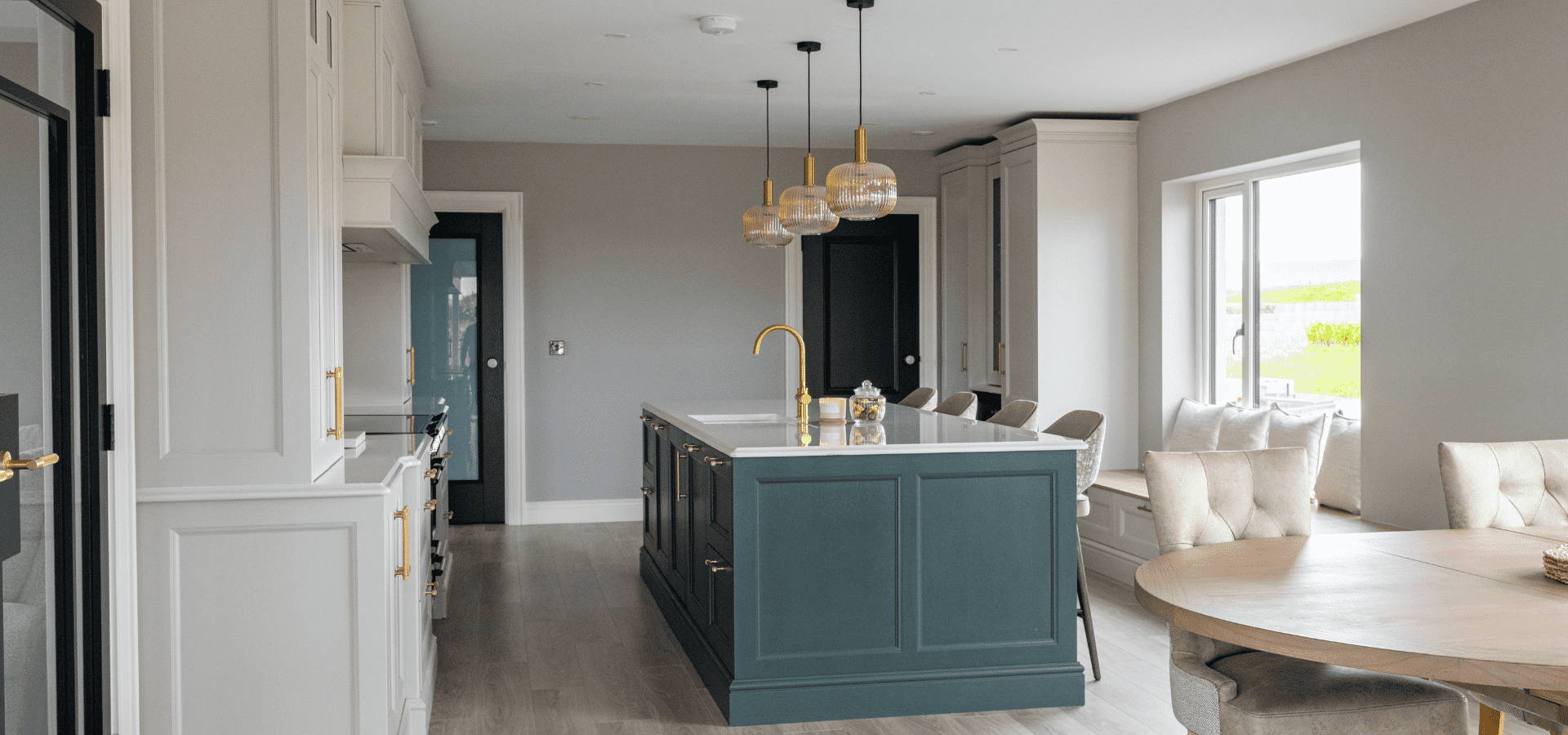 Classic Kitchen - Aylesbury - Powder and Hunter Green - Gallery Image 5