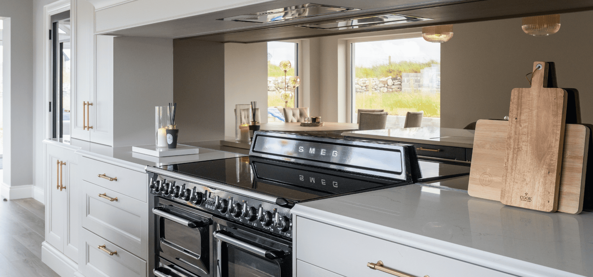 Classic Kitchen - Aylesbury - Powder and Hunter Green - Gallery Image 8