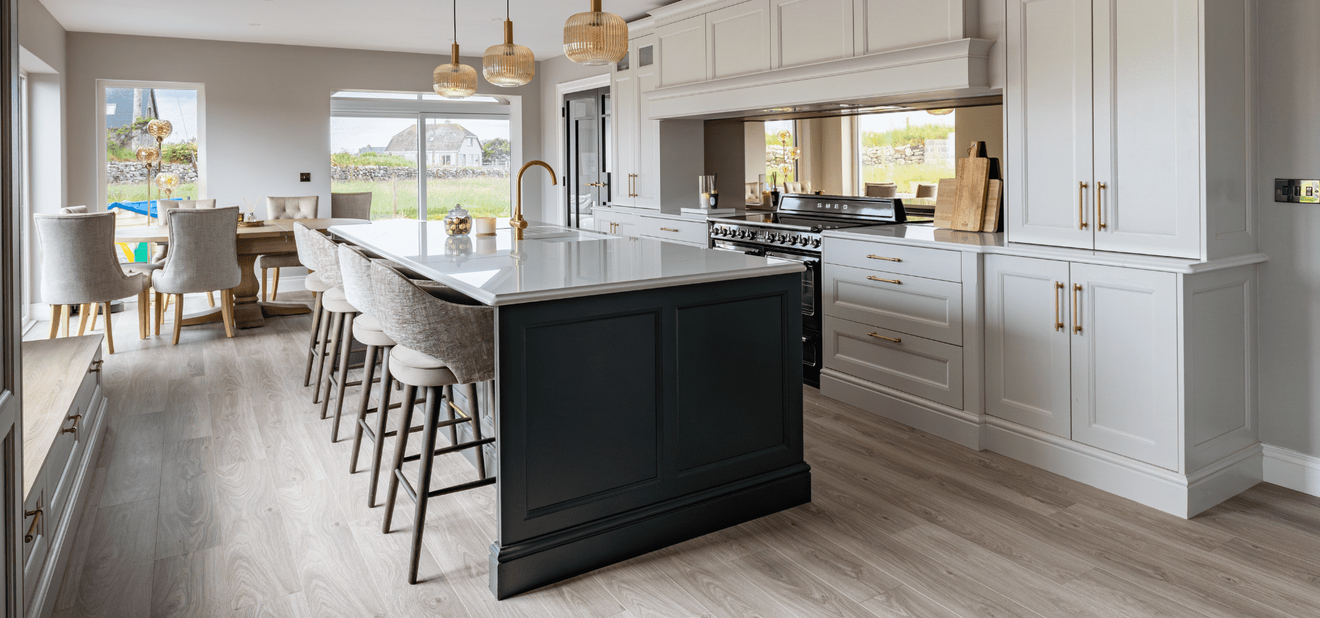 Classic Kitchen - Aylesbury - Powder and Hunter Green - Gallery Image 9